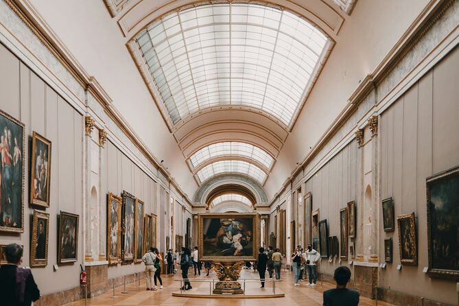 Louvre Art and Mysteries: Guided Experience for 6-people Max
