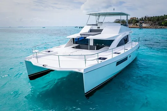 Private luxury yacht in Cancun with snacks & open bar
