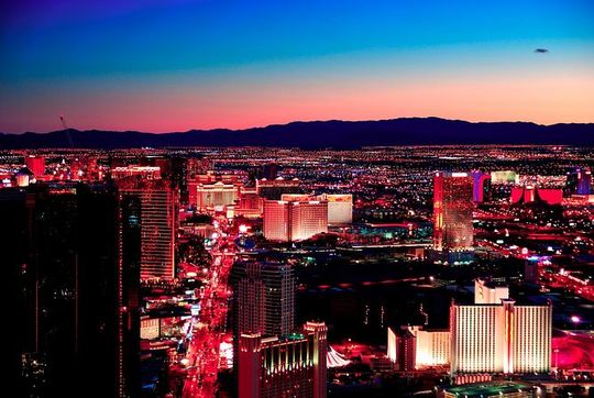 Group Discounted Walking Tour on the Las Vegas Strip with Photos and Champagne