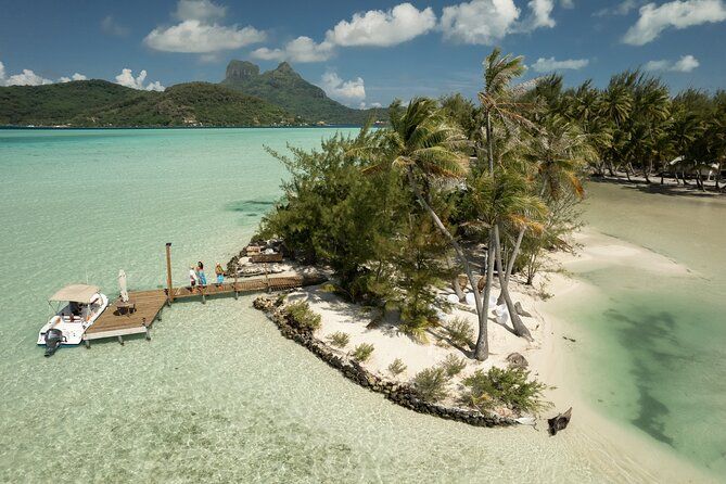 Day on a private island in Bora Bora - alone in the world