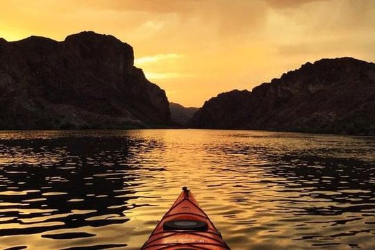 Twilight Black Canyon Kayak Tour with Bonfire Experience