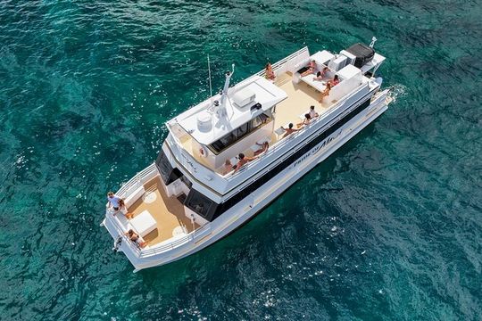 Maui: Molokini and Turtles Luxury Yacht Snorkel