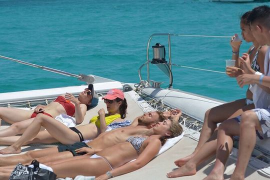 Isla Mujeres Basic Trip with Snorkel and Open Bar