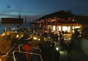 Rick's Café and Seven Mile Beach Private Tour