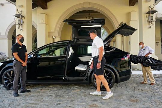 Los Cabos Luxury Private Tesla Airport Transfer