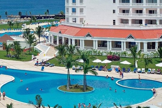 Roundtrip Transfer from Montego Bay Airport to Meliá Braco Hotel