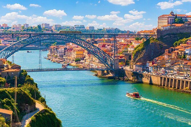 Private transfer between Porto and Lisbon - up to 5 stops