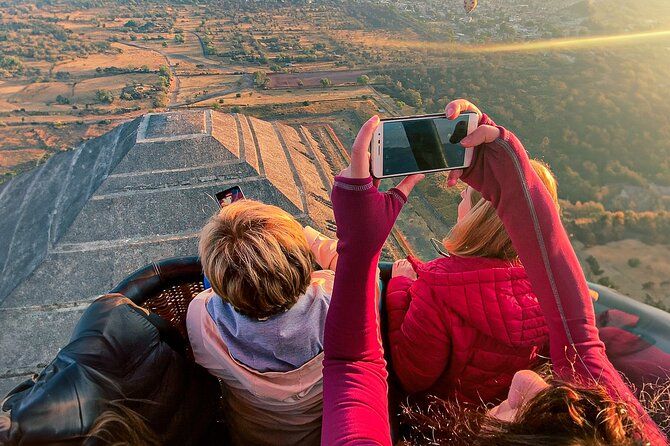 Hot Air Balloon Rides in Teotihuacan with Breakfast