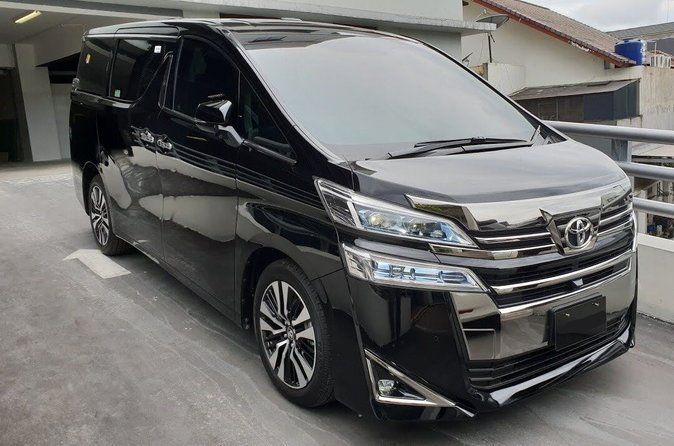 Airport Transfer: Airport CHC to Christchurch by Luxury Van