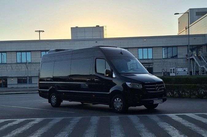 Private Athens Airport Transfer with Meet & Greet – Small Groups