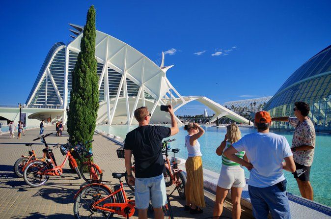 Valencia City Highlights in Guided Bike or E-Bike Tour