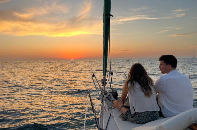 Porto : Exclusive and charming Sunset on sailing, all-inclusive.