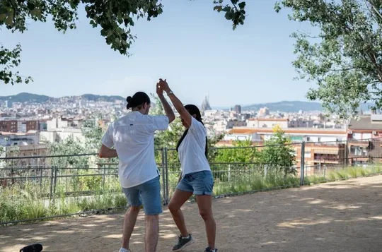 Salsa & merengue for beginners in Parque Montjuic