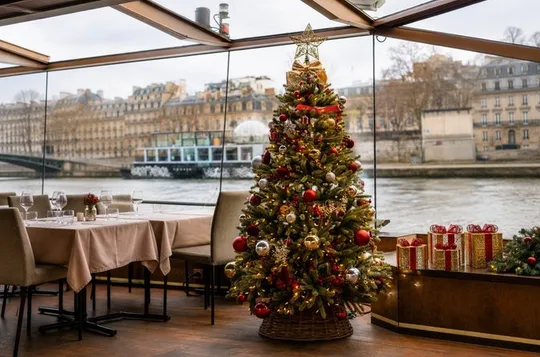 Bateaux Mouches® Christmas Special Lunch Cruise in Paris