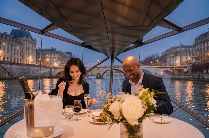 Bateaux Mouches® Valentine's Day Special Dinner Cruise in Paris