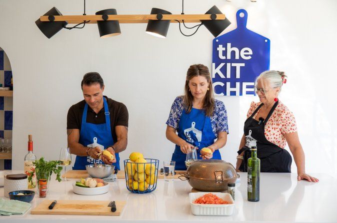 Lagos Market Tour & Seafood Cataplana Cooking Class
