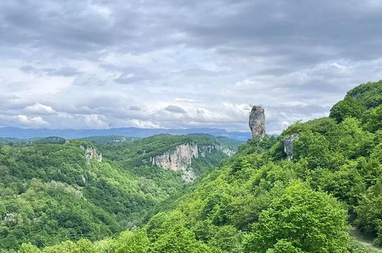 Kutaissi: Führung durch die Chiatura-Seilbahn und die Katskhi-Säule