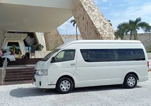 Private Roundtrip Transportation Cancun Airport up 10 People