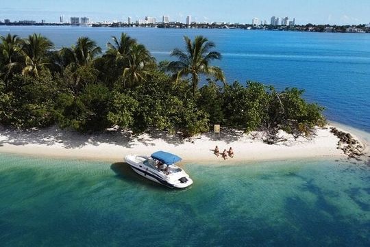26 Ft Boat, Miami Bay Tour for 2 or 4 hours. 10 people