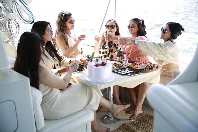 LA: Yacht Private Trip -1 hour (1 ticket covers 1-6 ppl