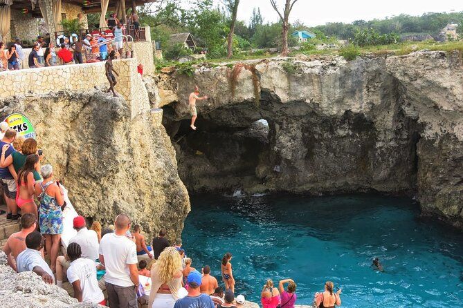 Private Margaritaville and Rick's Cafe Tour in Negril Jamaica