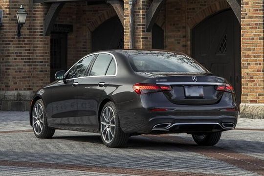 Departure Private Transfer Vancouver to YVR Airport or Cruise Port- Business Car