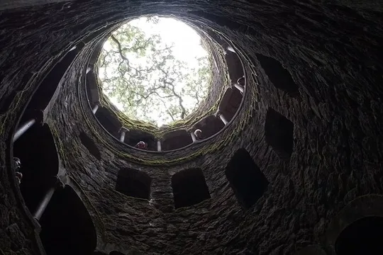 Explore Mystical Regaleira and taste Sintra´s delicacies
