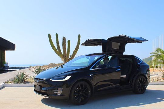 Los Cabos Luxury Tesla Transfer from Airport to San José del Cabo Area