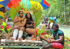 Montego Bay: Bamboo Rafting with Limestone Massage & Shopping
