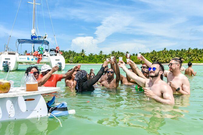 Party Boat: Drinks & Snorkeling in Punta Cana