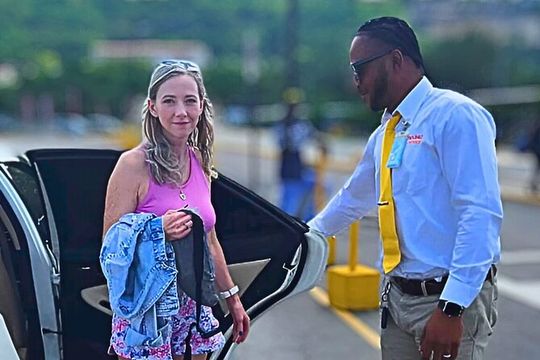 Private vehicle transport From/To MontegoBay Airport to hotels