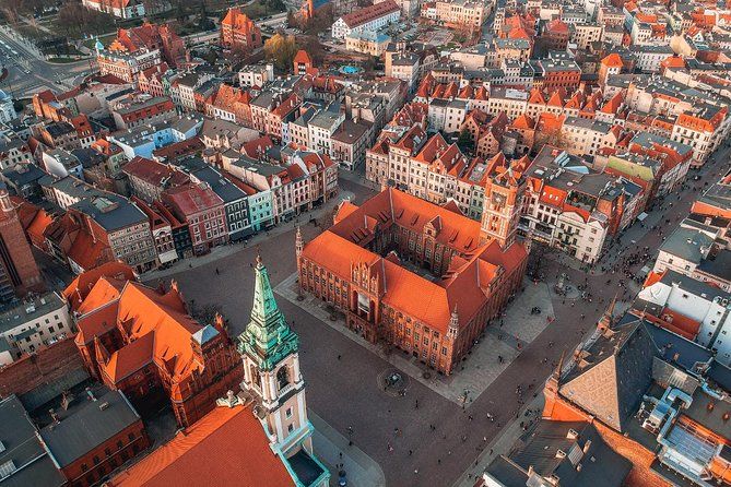 Torun Small Group Tour from Warsaw with Lunch