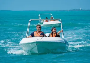 Cancun: Speedboat tour to a Virgin Beach
