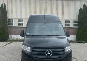 LGA/Manhattan Airport Transfer in Luxury Van-One Way Transfer.