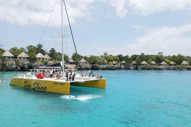 Negril PRIVATE CHARTER Catamaran (rate for 21 persons)