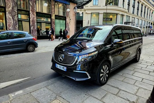 Private Transfer: Paris or Airport CDG to Bruges by Luxury Van