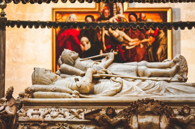 Private Tour to Granada Center and Entrance to Royal Chapel Included