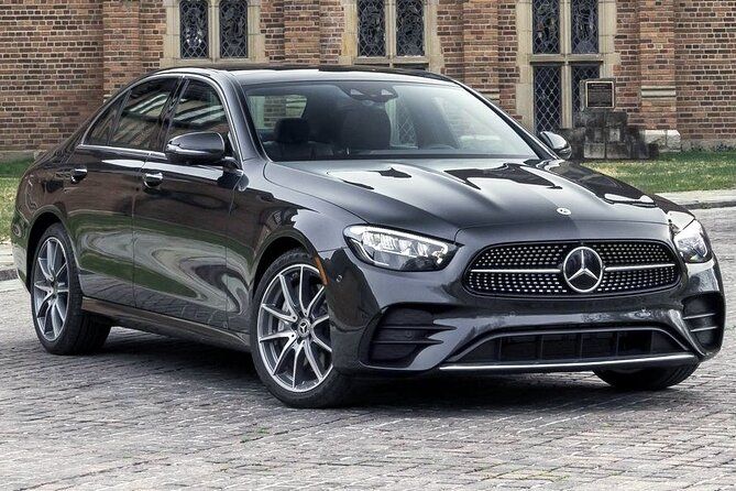 Airport Transfer: Warsaw Airport WAW to Warsaw by Business Car