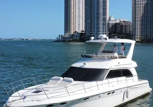 Private Luxury Yacht Cruise Tour in Miami Beach and Biscayne Bay
