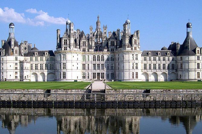 Loire Valley Castles Tour with Chambord and Chenonceau from Paris