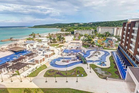 Private Airport Transfers to Royalton Blue Waters and White Sand