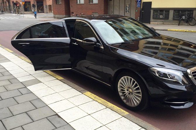 Private Arrival Transfer - YYZ Airport to Toronto Downton Hotel & Accommodations