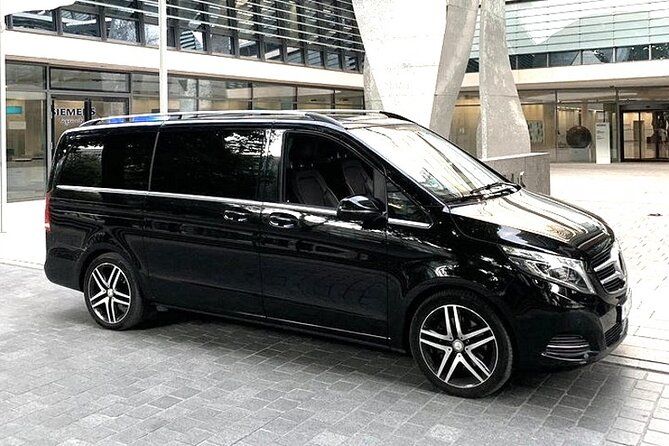 Arrival Transfer: Dublin Airport DUB to Dublin in Luxury Van