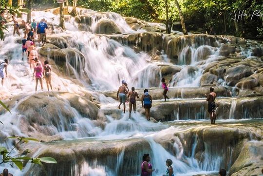Private Roundtrip Transfer from Montego Bay to Dunn's River Falls