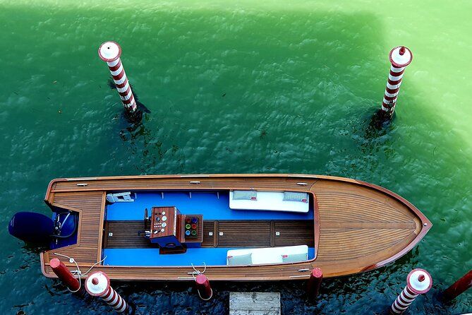 Venice, Canals & history on a private boat tour!