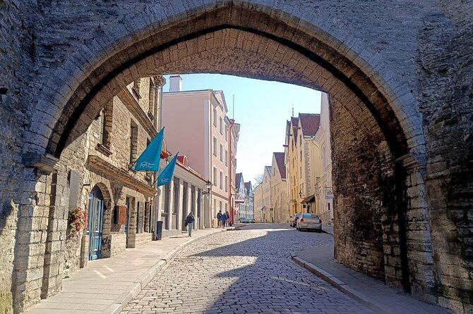 From Carnivals to Epidemics - Medieval Tallinn