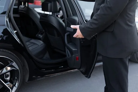 Private Meet & Greet Transfer from El Prat Airport to Barcelona