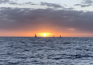 Private Sunset Boat Cruise in Waikiki Honolulu