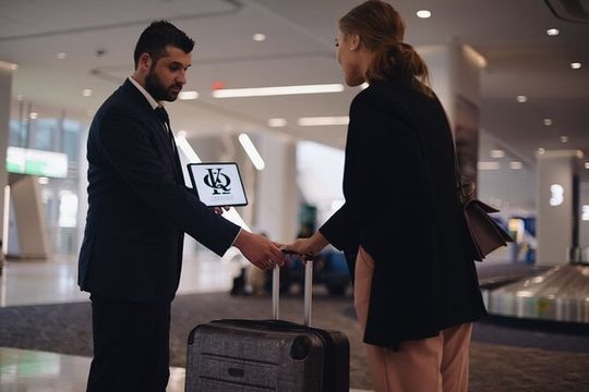 Newark (EWR) Airport Stretch Limo Service To NYC