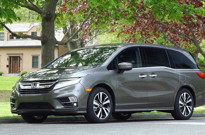 Departure transfer Montreal to Montreal Airport YUL by Car or SUV